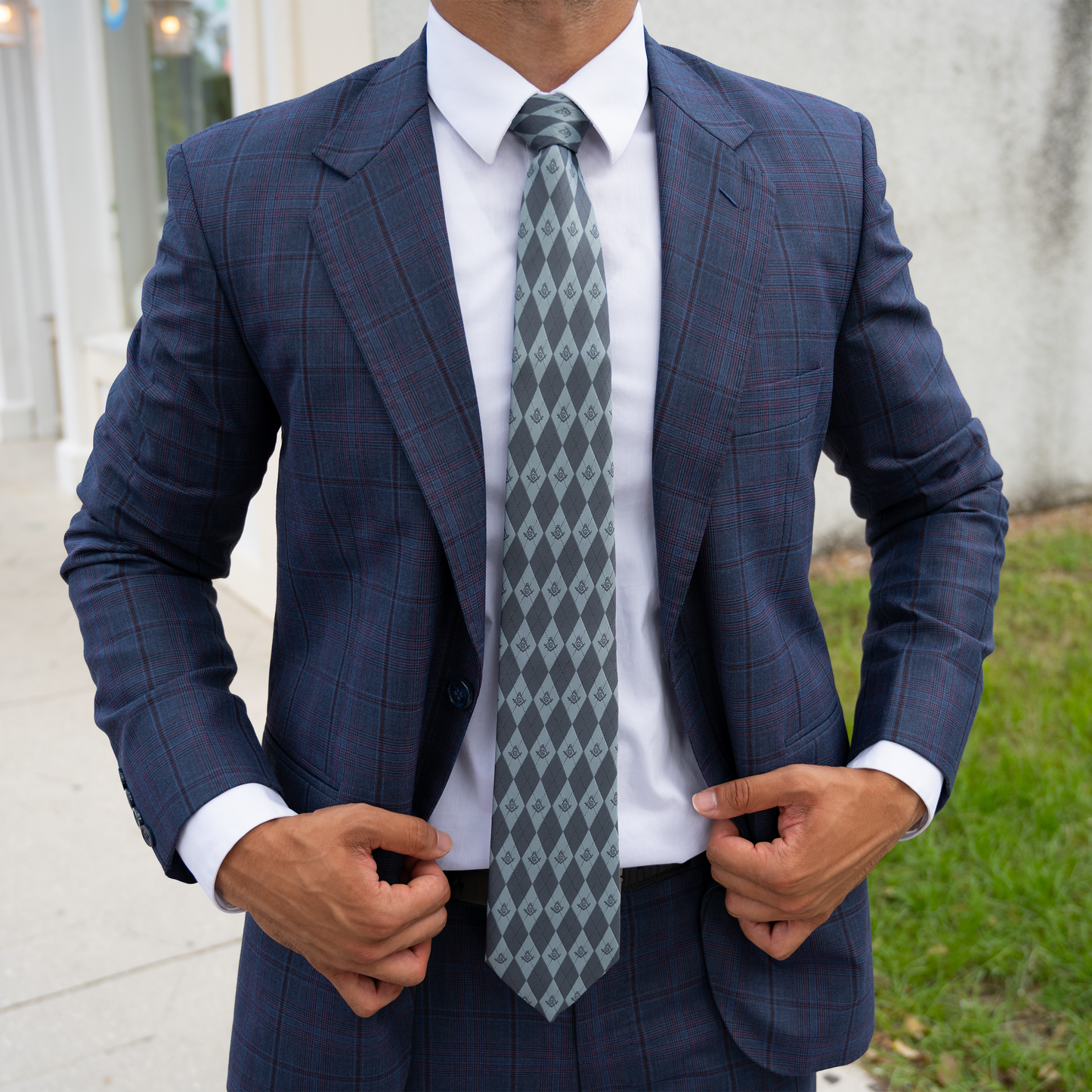 Grey Masonic Tie – Elegant Geometric Diamond Pattern with Square & Compass Design