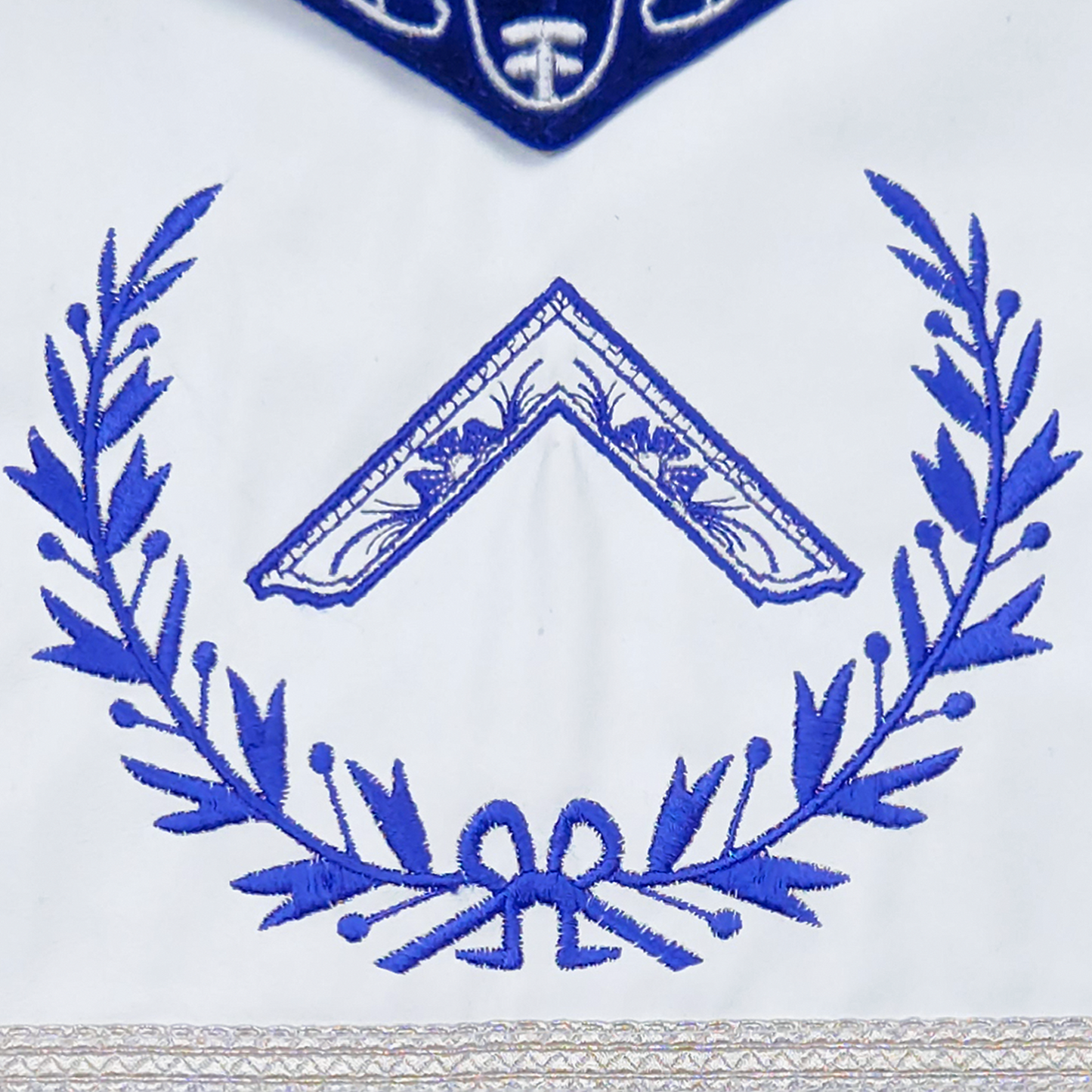 Blue Lodge Worshipful Master Mason Apron – Masonic Officer Regalia with Machine Embroidered Wreath & Square – White Embroidered Detailing on Deep Blue Velvet